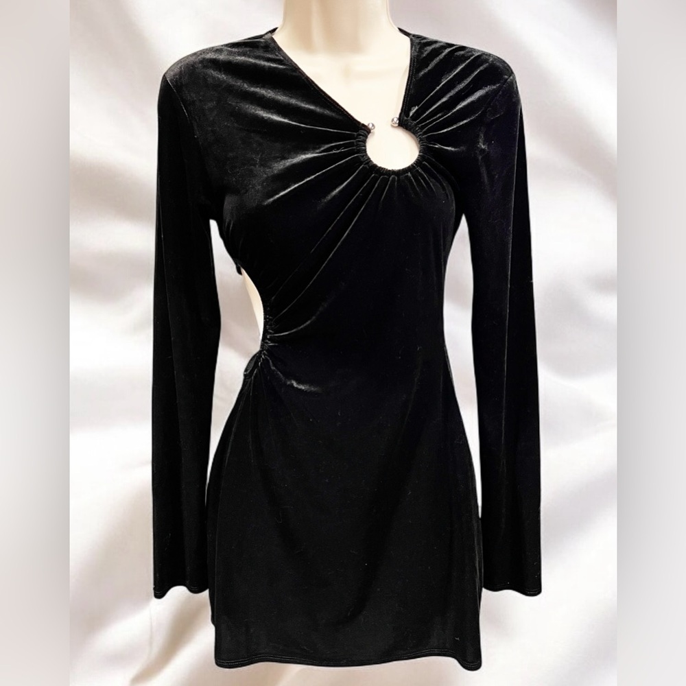 Size Small……..Sexy Black Velvet Bodycon Stretchy Dress w/cutout.  New…..Club Exx